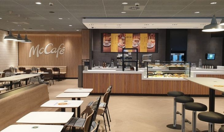 Interior del nuevo restaurante de McDonald's en Barcelona / CEDIDA