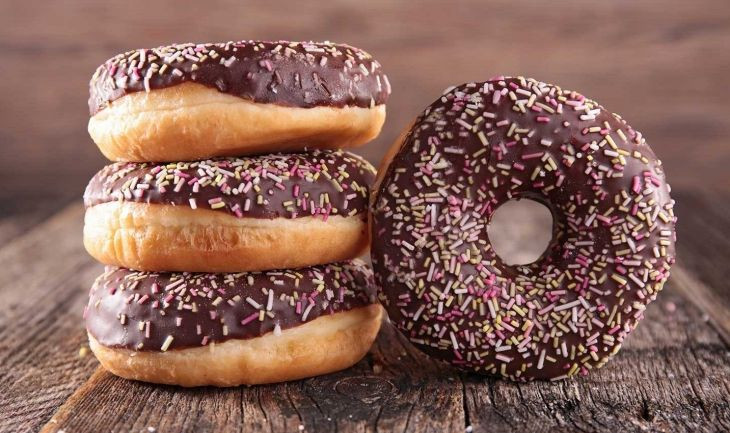 Cuatro donuts realizados a base de productos vegetales