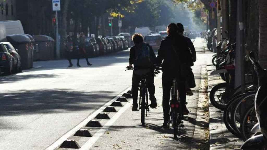 Ciclistas en un carril bici en una imagen de archivo / AYUNTAMIENTO DE BARCELONA