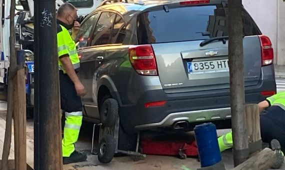 Un coche atrapado en la Rambla de la Muntanya / CEDIDA