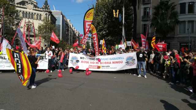 Trabajadores del Banc Sabadell durante la protesta / CCOO