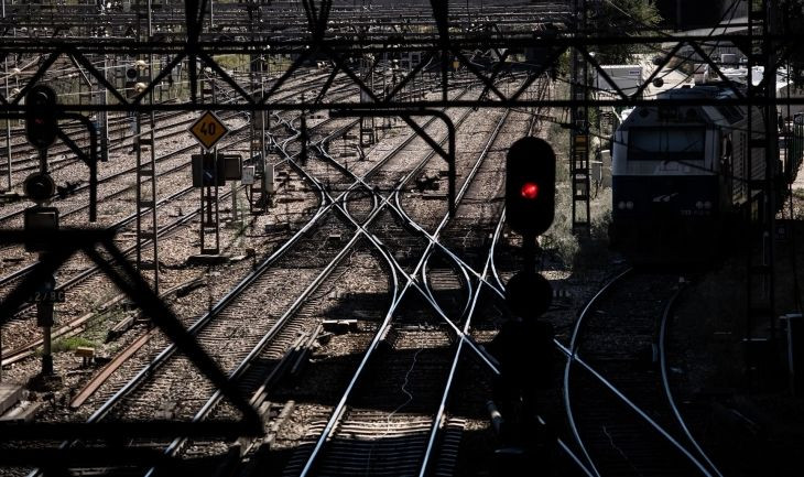 Varios raíles de entrada a la estación de Atocha / Alejandro Martínez Vélez - Europa Press