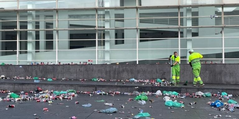 Basura junto al MACBA, en el Raval de Barcelona / CEDIDA