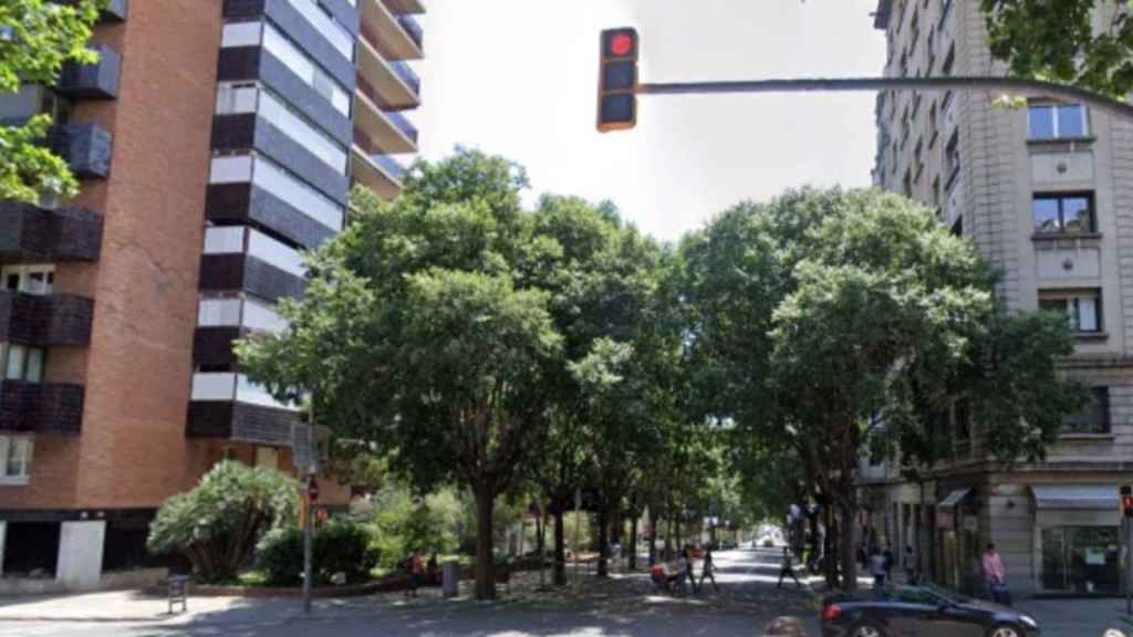 El cruce de la calle Capità Arenas con Manuel Girona donde tuvo lugar el atraco / GOOGLE MAPS