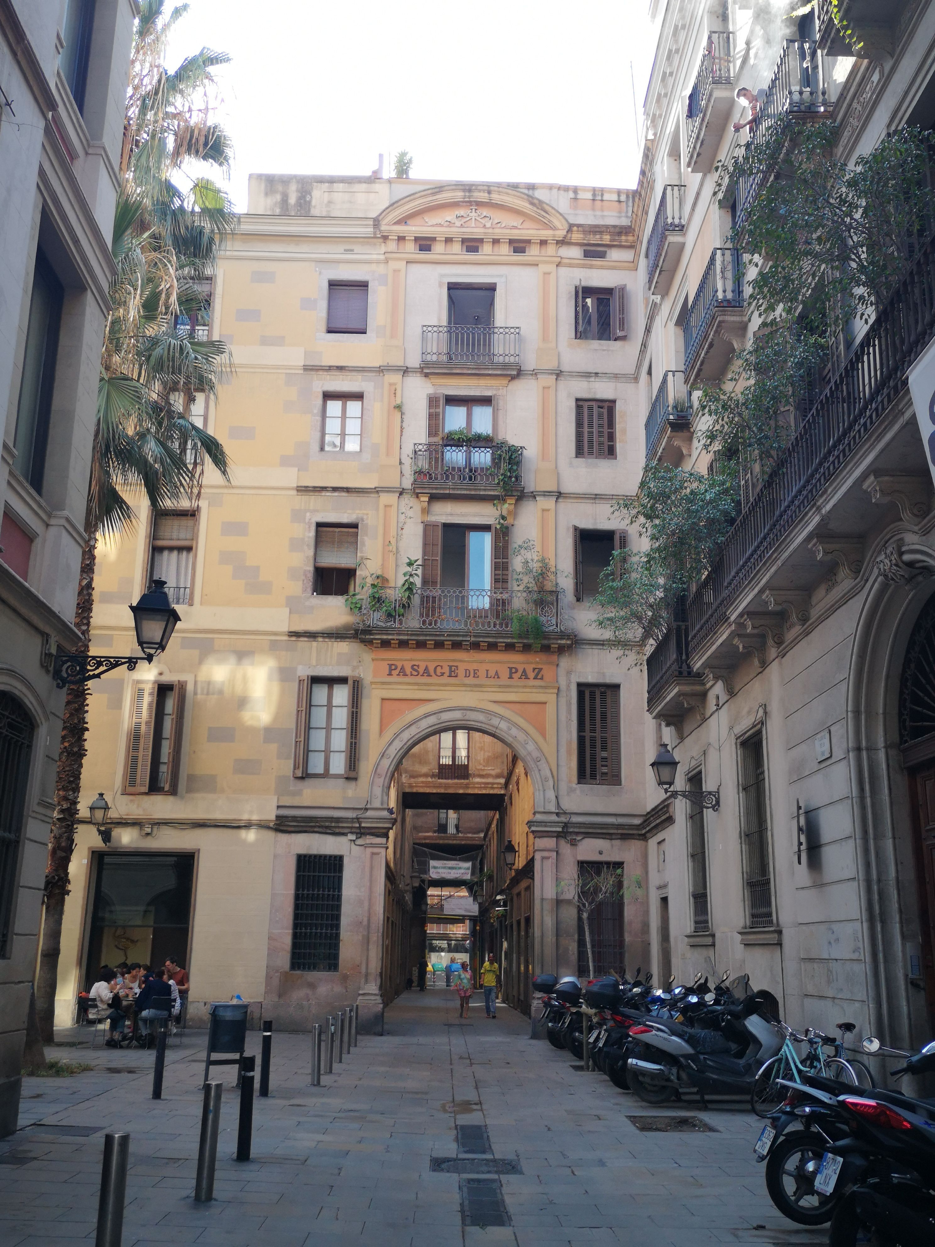 Pasaje de la falta de ortografía en el barrio Gòtic de Barcelona / INMA SANTOS