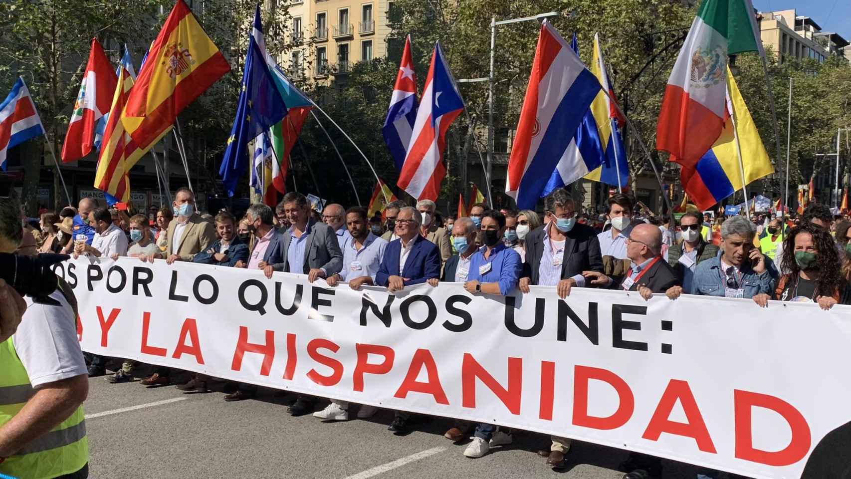 Cabecera de la manifestación unionista este martes en el paseo de Gràcia / JOSEP BOU