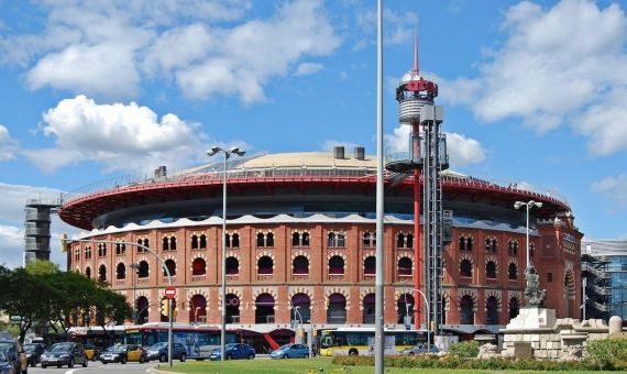 Centro Comercial Les Arenes, reformado por el arquitecto Luis Alonso / ARCHIVO