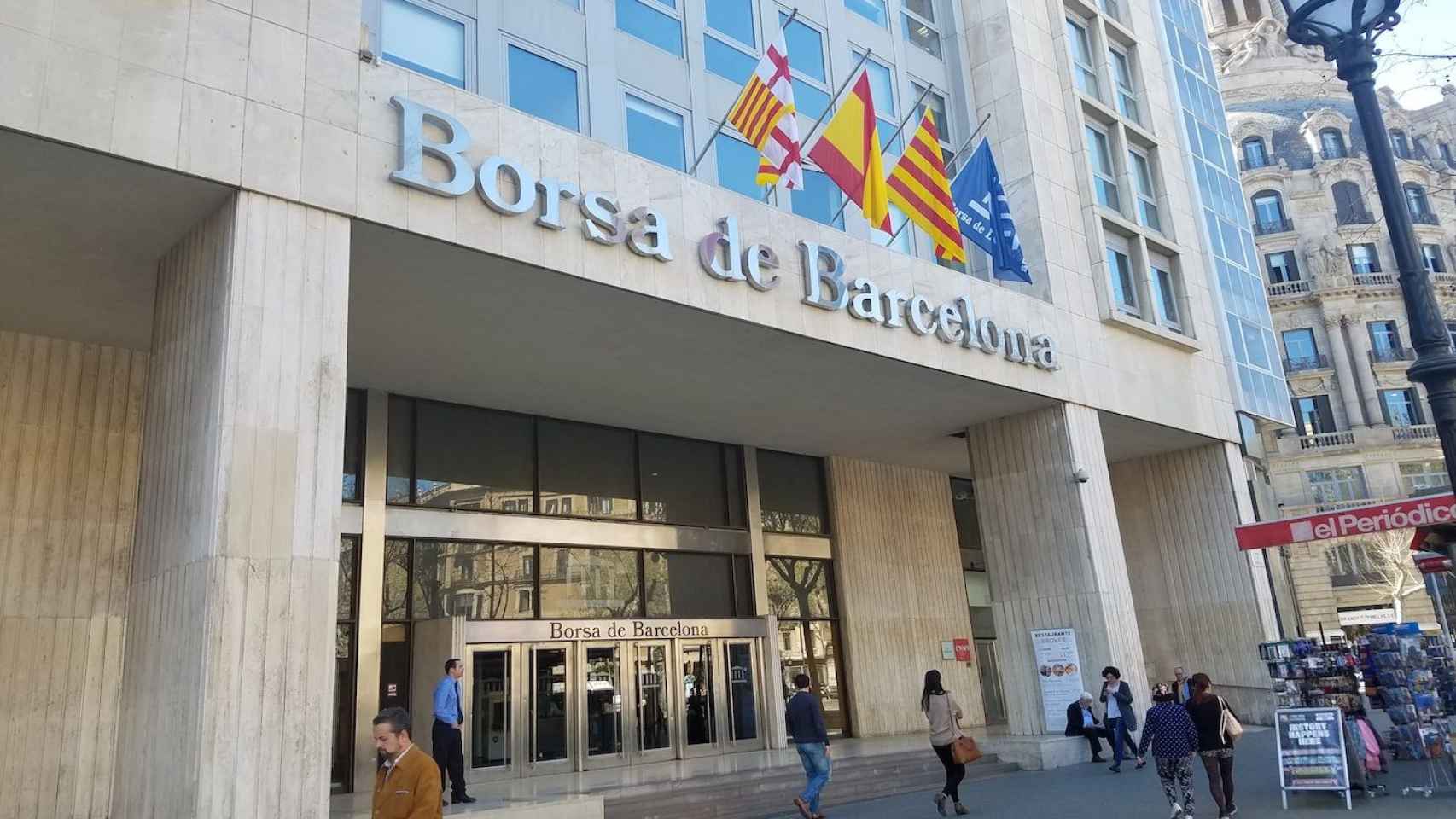 Exterior del edificio de la Borsa de Barcelona, situada en el número 19 del Paseo de Gràcia / ARCHIVO