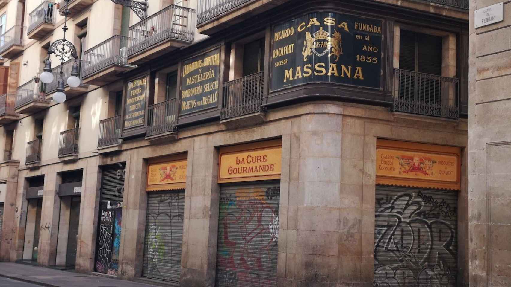 Fachada de la confitería Casa Massana de la calle Ferran / INMA SANTOS