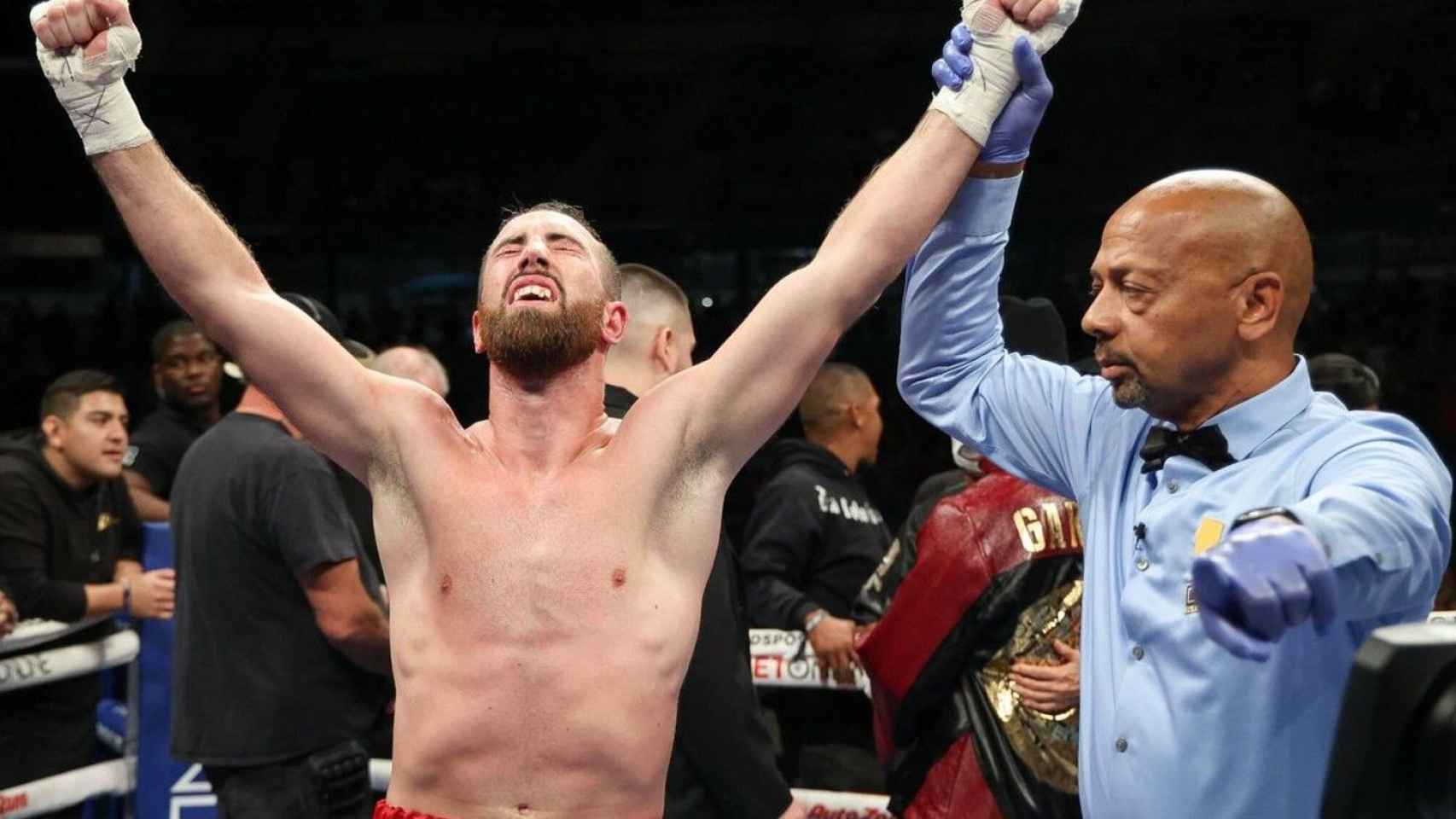 Sandor Martín tras una victoria en un combate / MATCHROOM BOXING