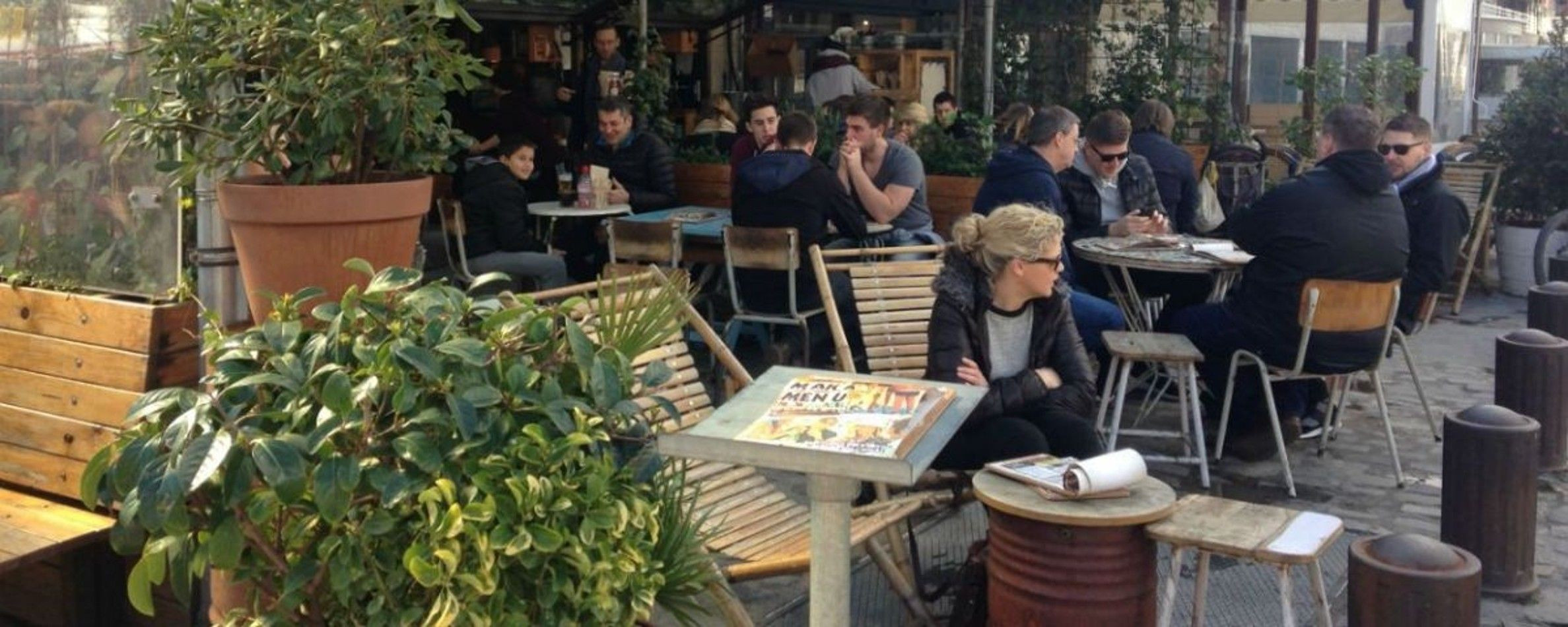 Una terraza en el paseo de Joan de Borbó / ARCHIVO