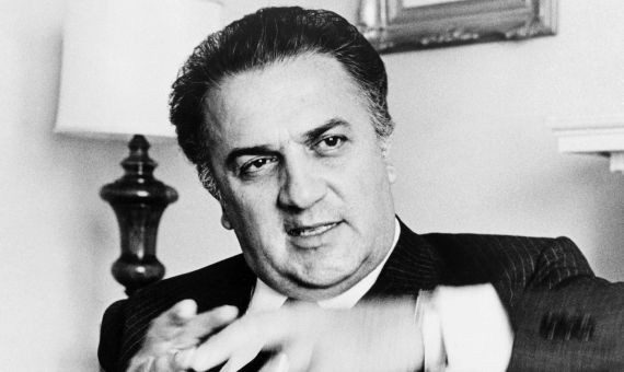 El cineasta italiano Federico Fellini durante una entrevista / ARCHIVO