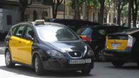 Taxis estacionados en una calle de Barcelona / EP