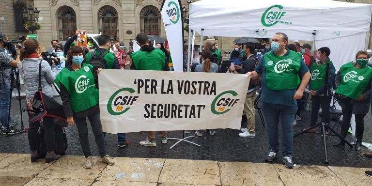 Manifestación de policías este jueves en la plaza de Sant Jaume / TWITTER