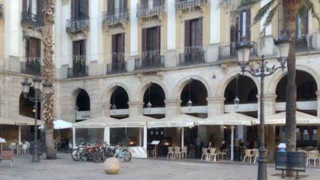 Terrazas de la plaza Reial, en el distrito de Ciutat Vella, en diciembre / METRÓPOLI - JORDI SUBIRANA