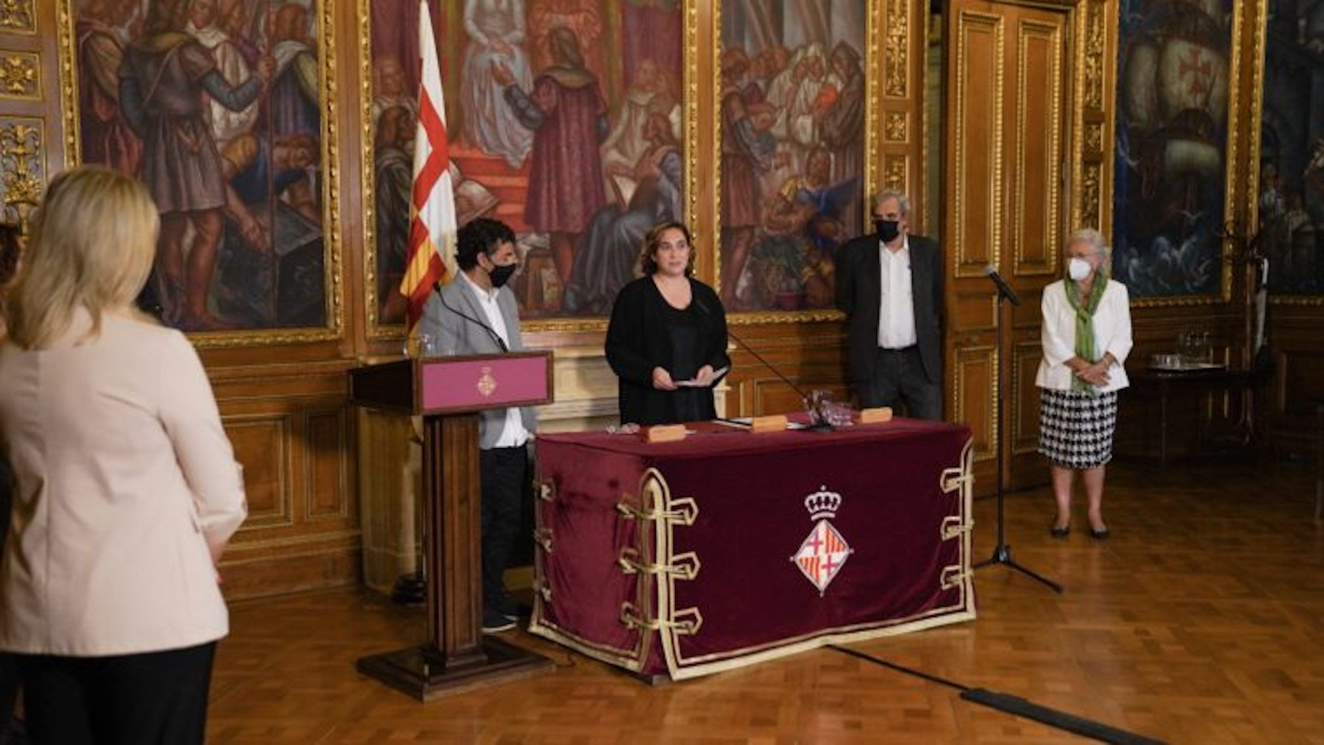 David Bondia, que ocupa la Sindicatura de Greuges de Barcelona, en la toma de posesión junto con Colau / AYUNTAMIENTO DE BARCELONA