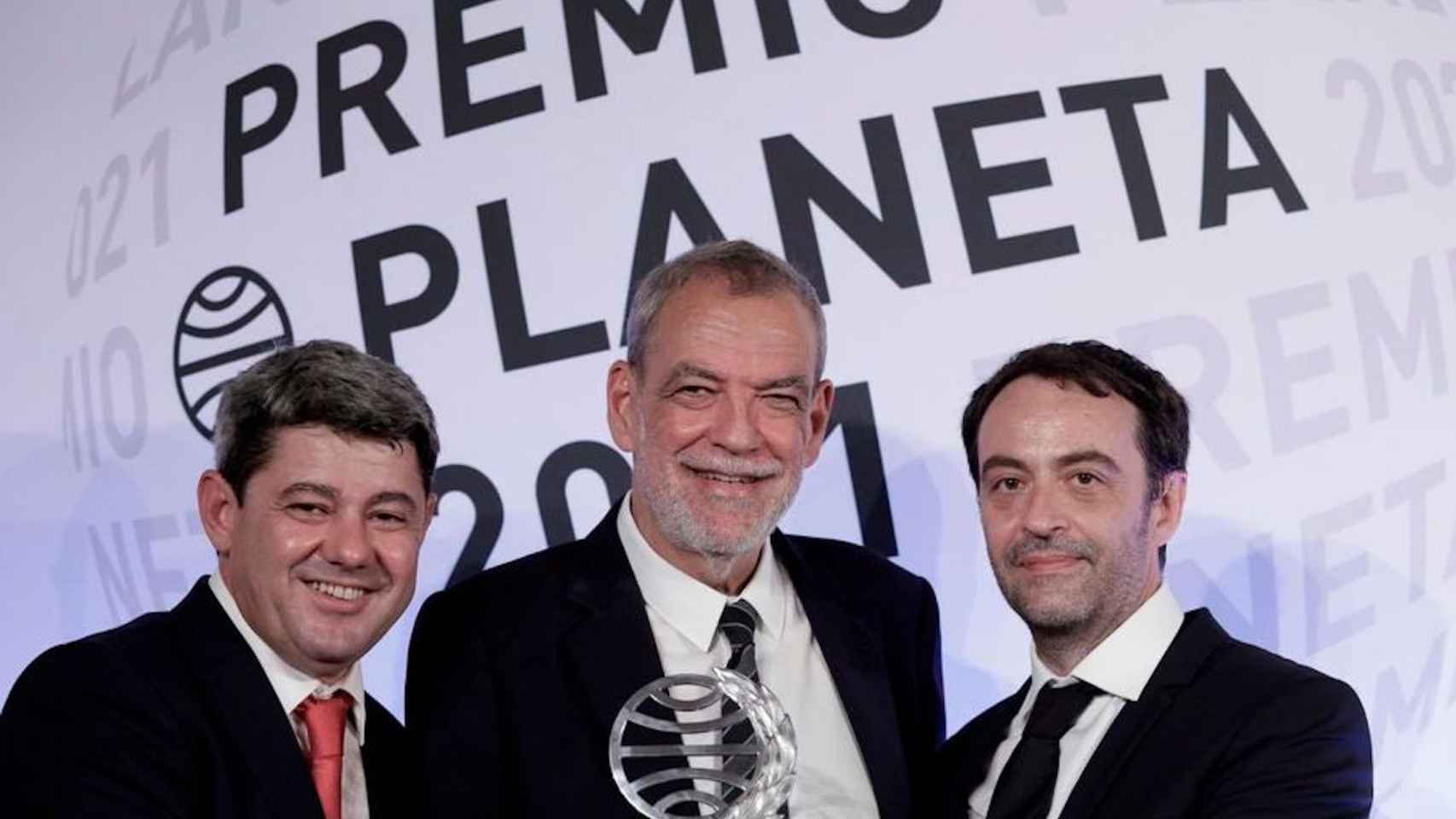 Los tres guionistas que ganaron el Planeta en 2021 con el pseudónimo Carmen Mola / EFE - QUIQUE GARCÍA