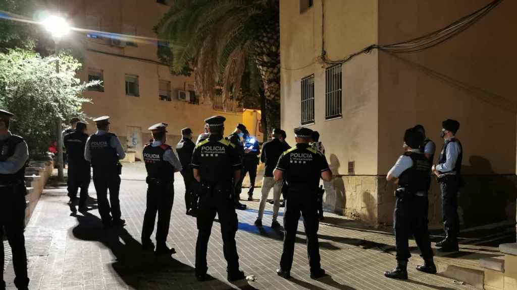 Operativo policial en los Bloques de la Florida de l'Hospitalet / AJUNTAMENT DE L'HOSPITALET