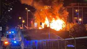 Grave incendio en las chabolas del Poblenou / METRÓPOLI