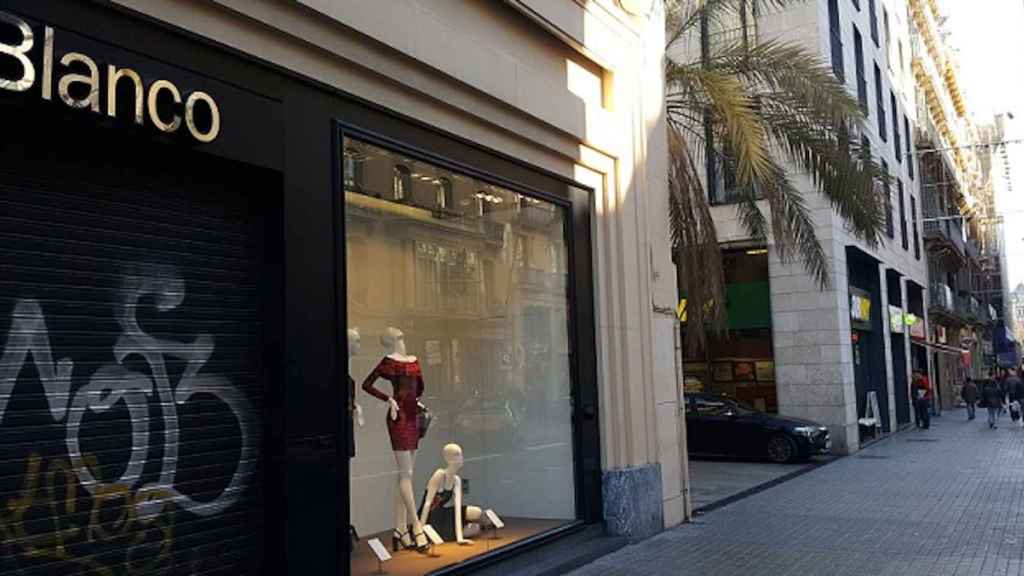 Exterior del comercio de Blanco ubicado en la calle Pelai de Barcelona