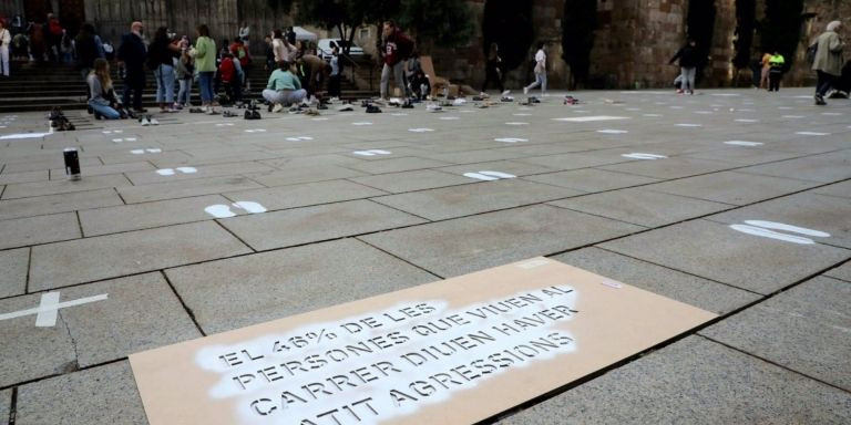 Acto de este miércoles en la plaza Nova para homenajear a los sintecho fallecidos / FUNDACIÓ ARRELS