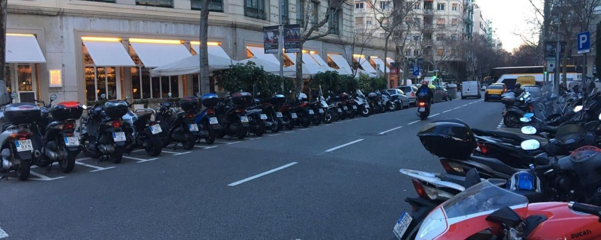 Motos en Barcelona / METRÓPOLI