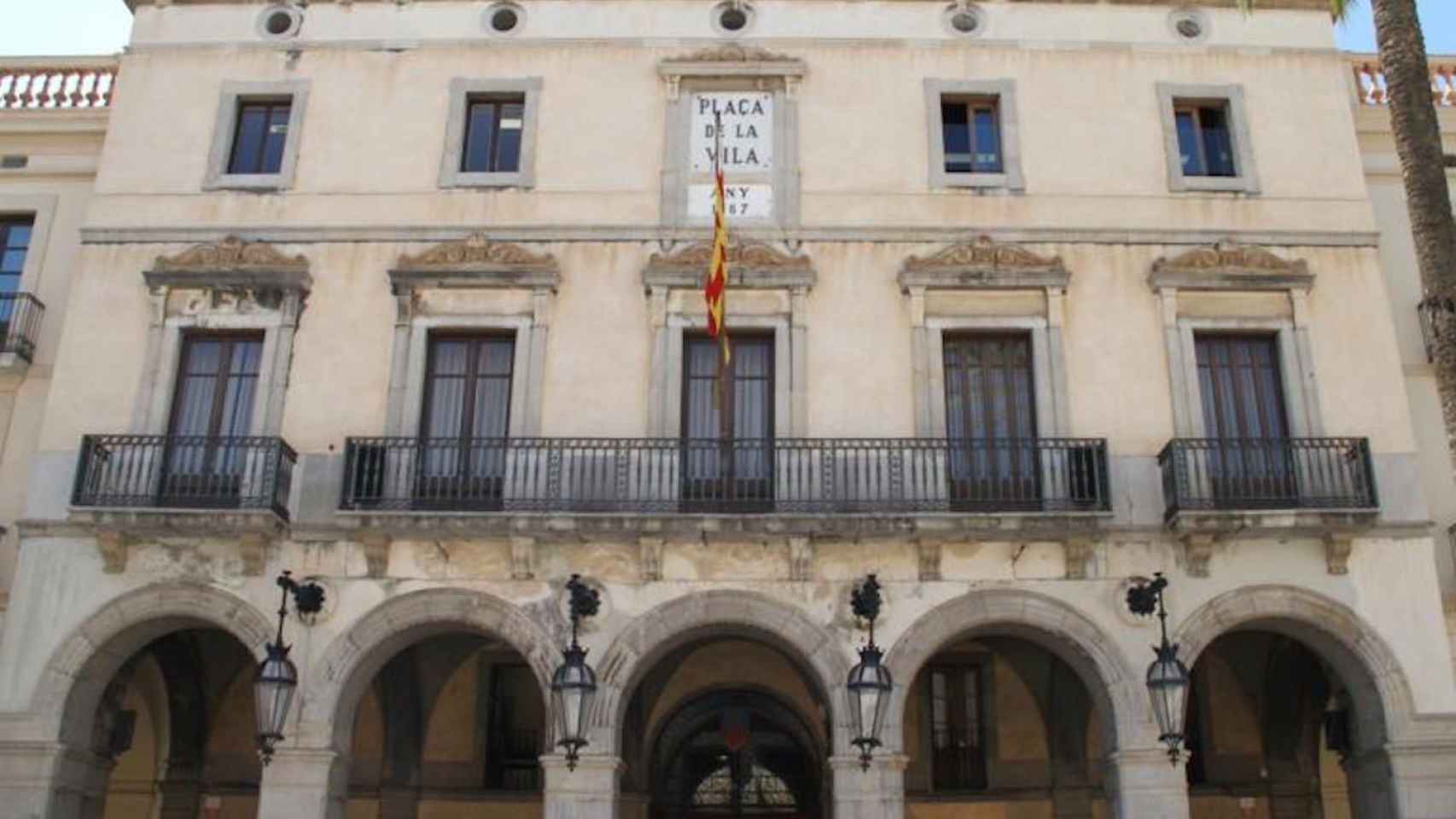 Fachada del Ayuntamiento de Vilanova i la Geltrú / AJ. VILANOVA - (Archivo)