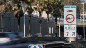 Cartel de la ZBE en la Ronda de Dalt / AJ BCN