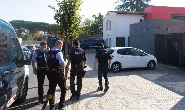 Operación policial en Llinars del Vallès / EFE - Enric Fontcuberta