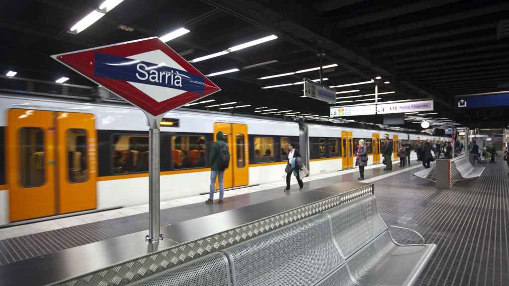 Imagen de un ferrocarril en la estación de Sarrià / FGC