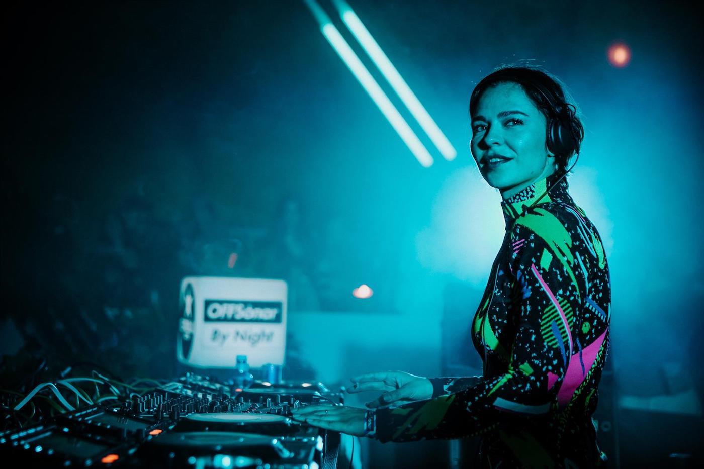 La artista Nina Kraviz durante su 'DJ set' en el OFFSónar By Night / FESTIVAL SÓNAR