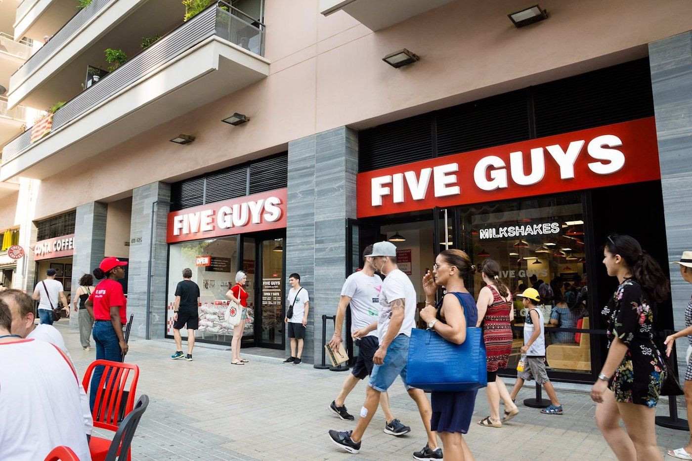 Restaurante de la cadena Five Guys en la zona de Sagrada Família de Barcelona / TRIPADVISOR