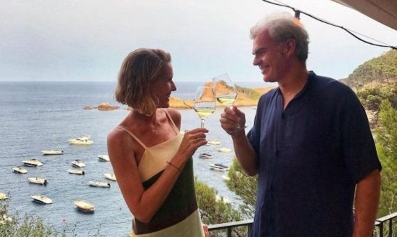 Judit Mascó y Eduard Vicente celebrando su aniversario de bodas en Begur / INSTAGRAM