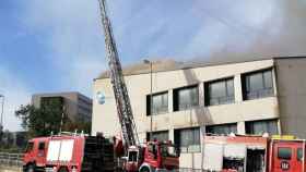 Incendio en un centro deportivo de Badalona / BOMBERS