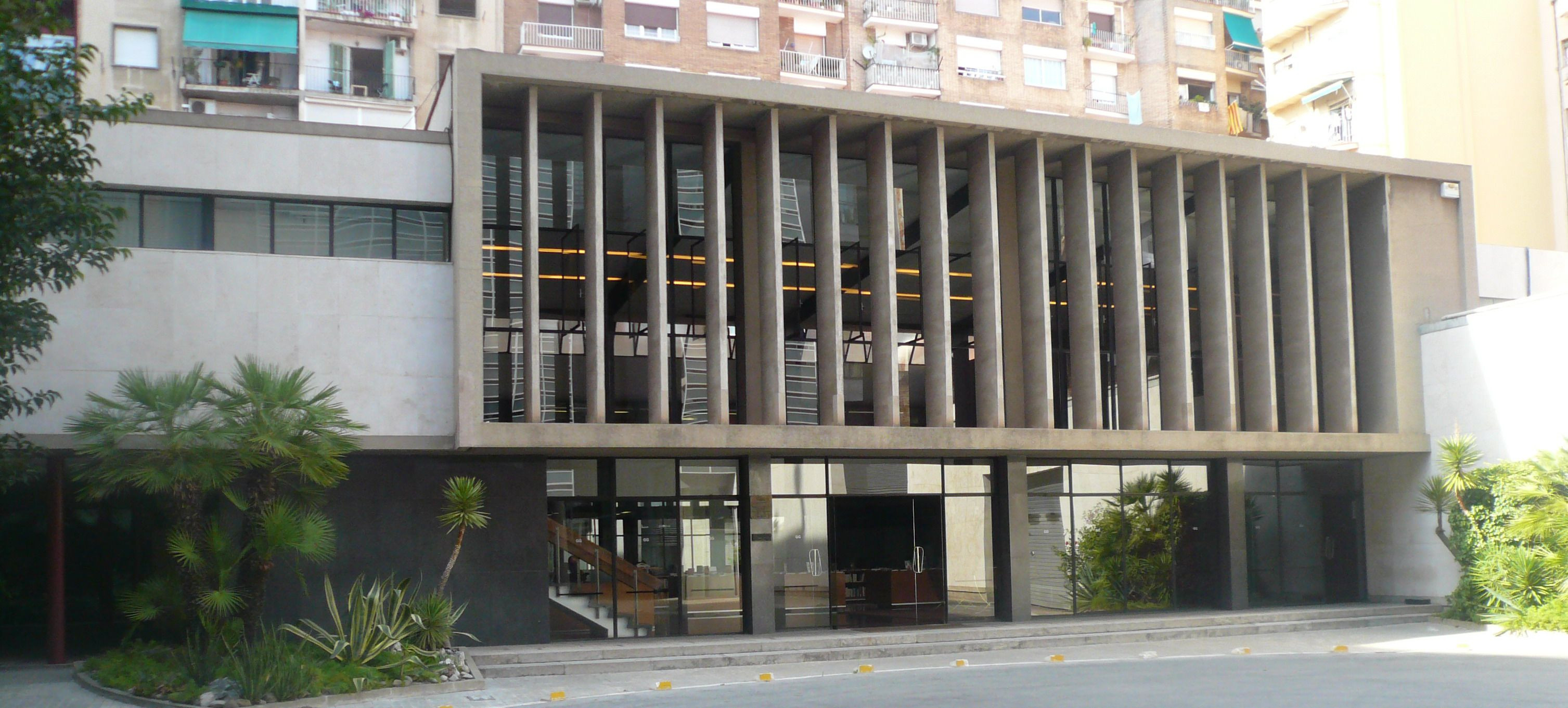 Exterior de la Editorial Gustavo Gili