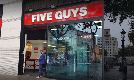 Restaurante de Five Guys en el centro comercial El Triangle de Barcelona / GOOGLE MAPS