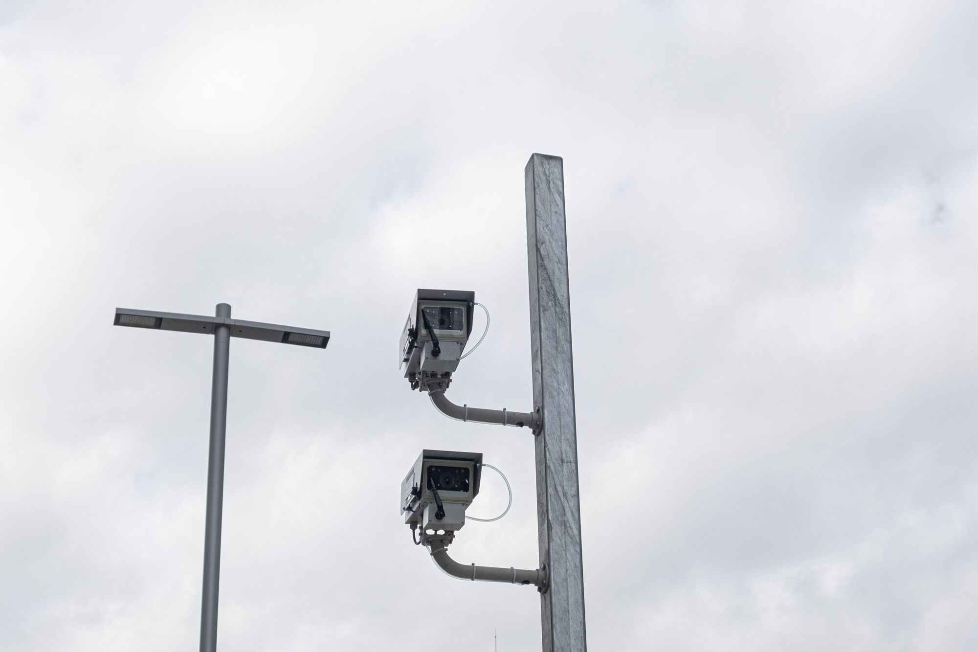 Radar colocado a la entrada del tunel de Glòries / PABLO MIRANZO