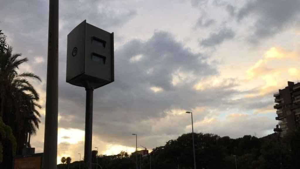 Un radar fijo en la Diagonal / METRÓPOLI - RUBÉN PACHECO