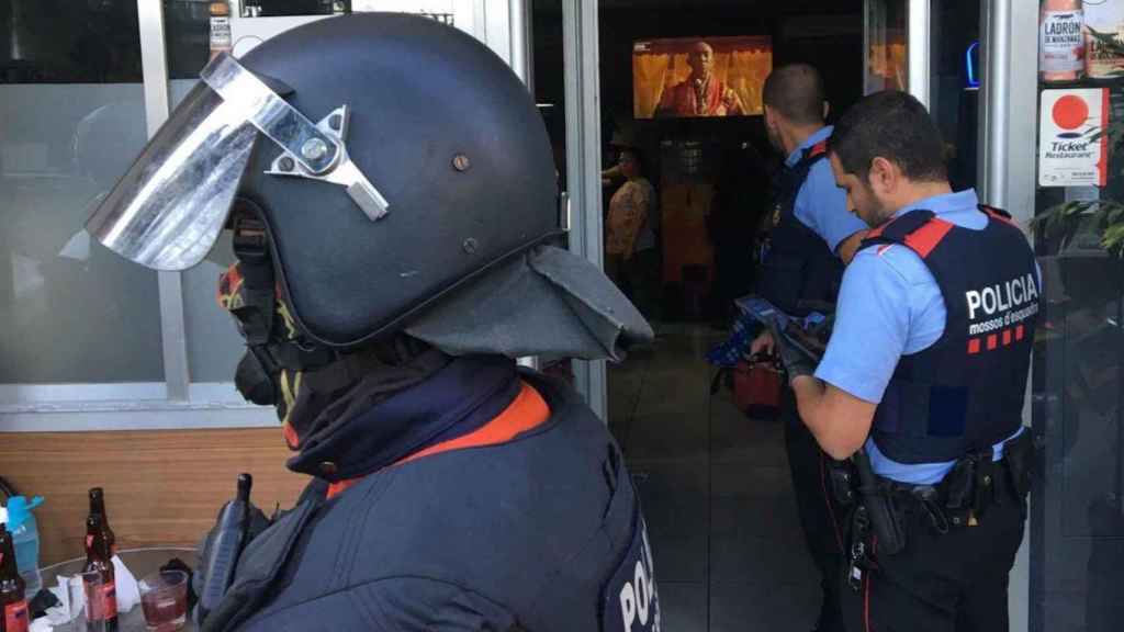 Los Mossos d'Esquadra en Nou Barris, en Barcelona / MOSSOS D'ESQUADRA