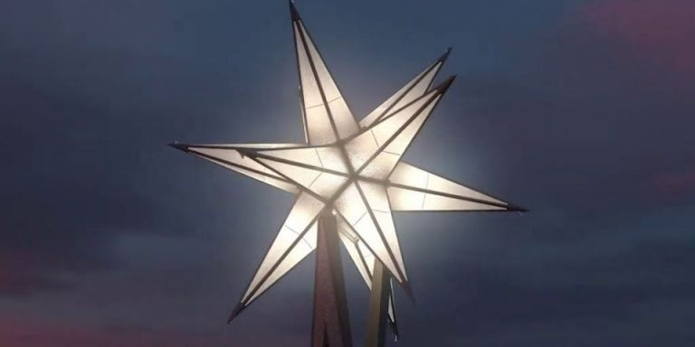 Recreación de la estrella de la torre de la Virgen María iluminada / SAGRADA FAMÍLIA