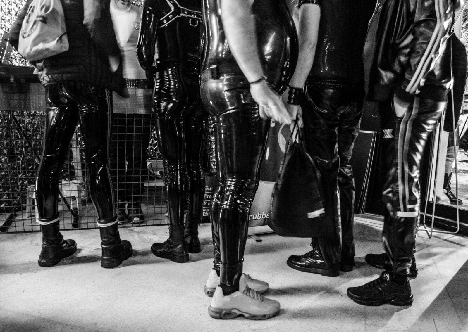 Asistentes al Barcelona Rubber Weekend, vestidos con ropa de látex / ÀLEX COCO