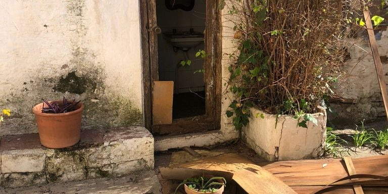 Estado del lavabo de la casa después de un episodio de robo / CEDIDA