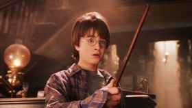 Harry Potter en una de las escenas de la película / HARRY POTTER Y LA PIEDRA FILOSOFAL
