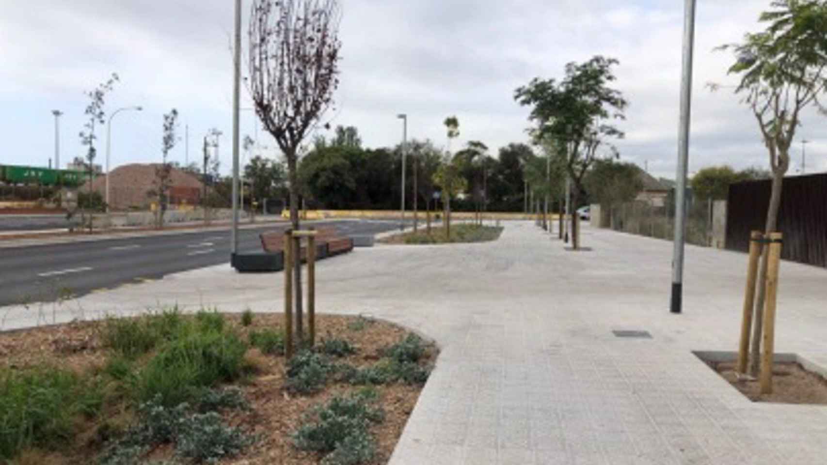 Una calle renovada en el barrio de la Marina del Prat Vermell / AYUNTAMIENTO DE BARCELONA