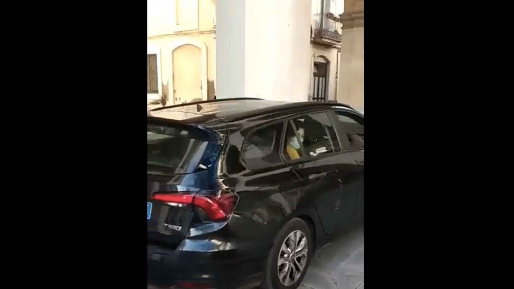 El coche de Cabify, en la plaza de Masadas de Barcelona / CEDIDA