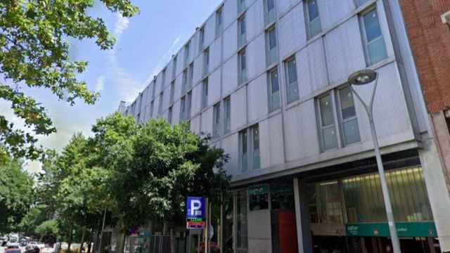 El edificio vacío de la calle Londres que será un instituto escuela / GOOGLE STREET VIEW
