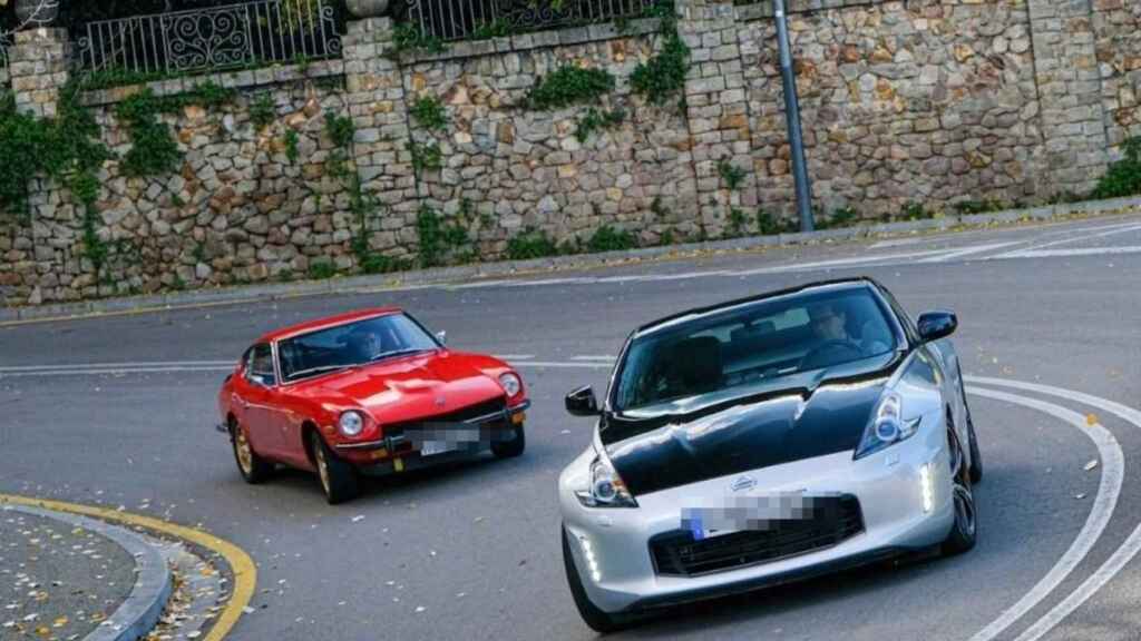 Dos coches circulan por una de las curvas de Montjuïc /  @Nissan_ESP