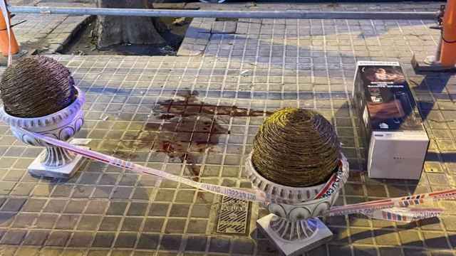 Restos de sangre en la Diagonal, el pasado jueves / betevé