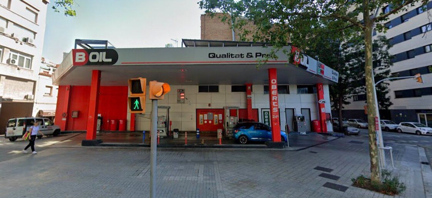 La segunda gasolinera más barata de Barcelona es B-OIL de Bac de Roda / GOOGLE STREET VIEW