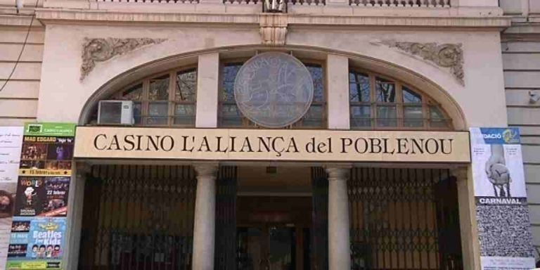 Entrada al casino de l'Aliança del Poblenou / AJUNTAMENT DE BARCELONA